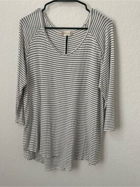 Altar’d State Striped V-Neck Women's Blouse, Black & White Size XL